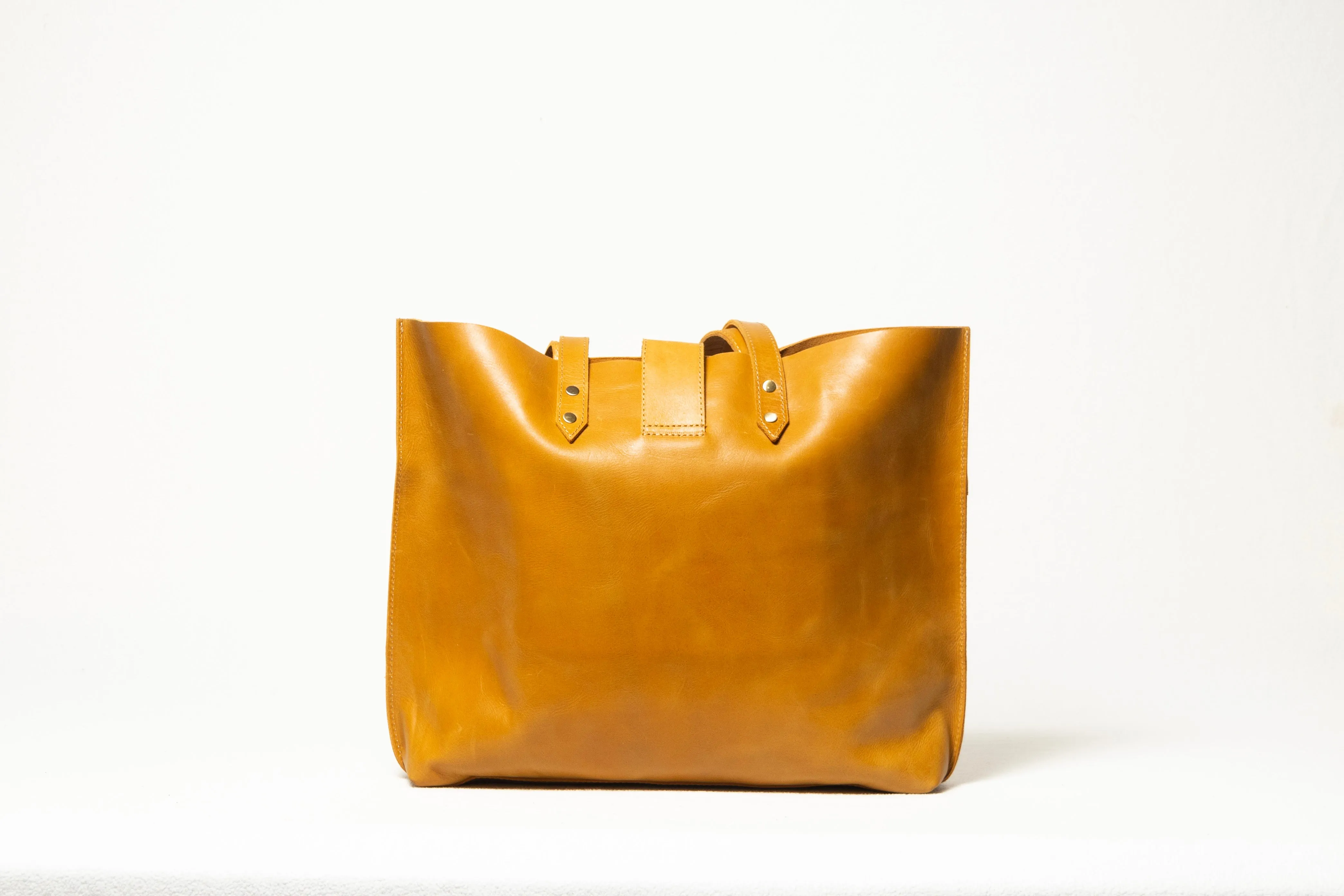 2023 Ada  Sustainable Leather Tote